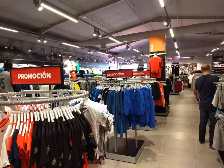 Adidas Store Legan&eacute;s