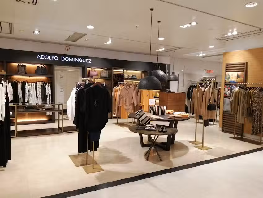 Adolfo Dom&iacute;nguez