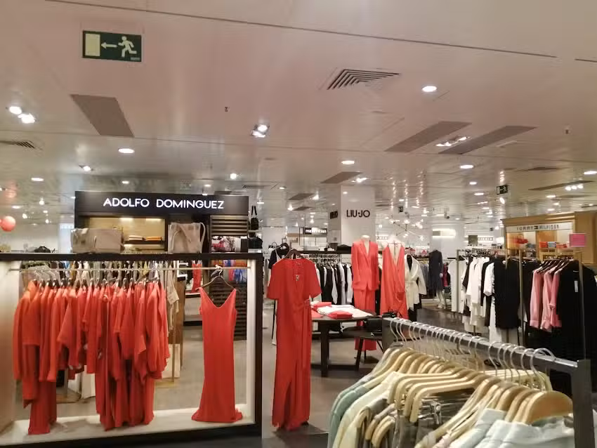 Adolfo Dom&iacute;nguez