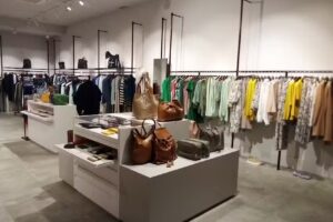 Adolfo Dom&iacute;nguez