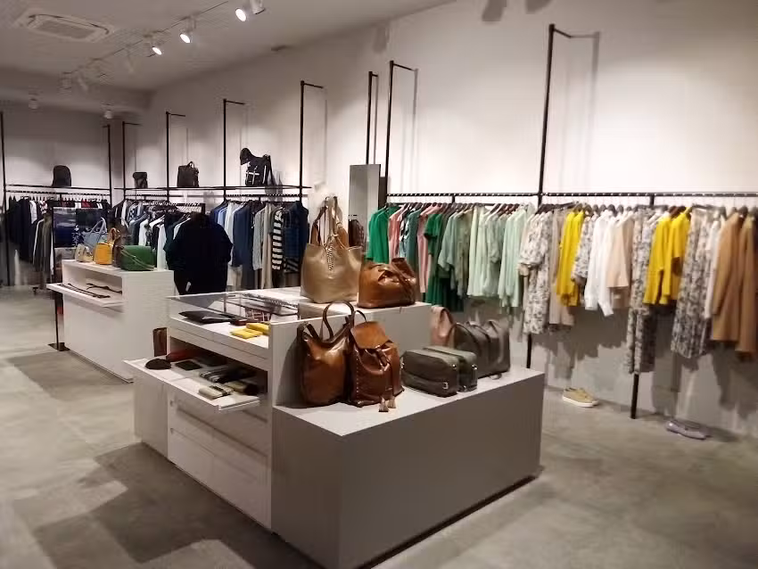 Adolfo Dom&iacute;nguez