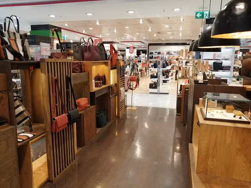 Adolfo Dom&iacute;nguez