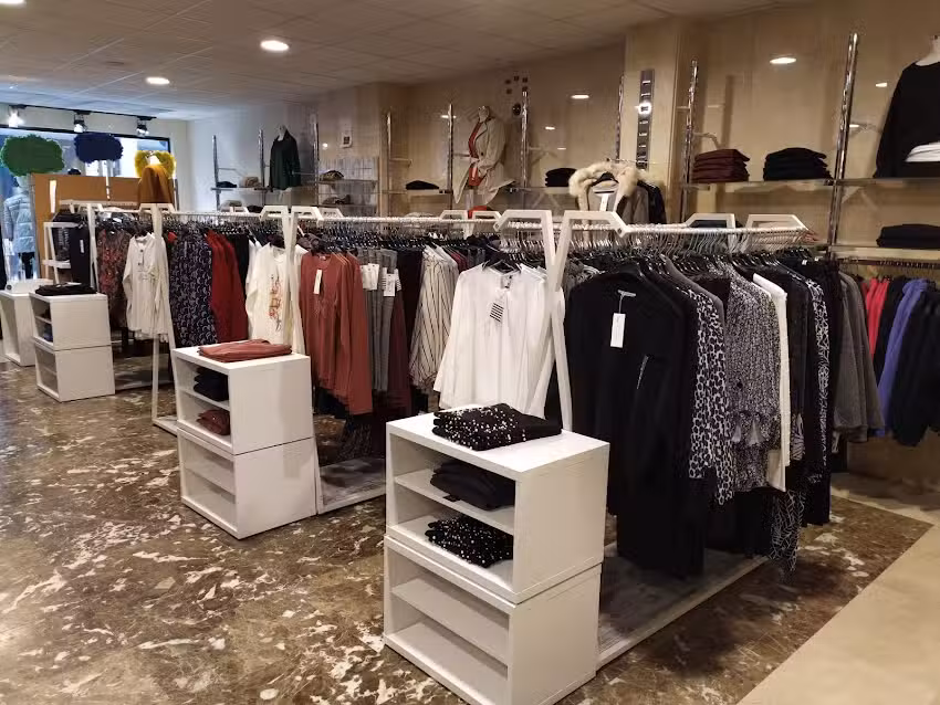 Akebia Moda La Ba&ntilde;eza