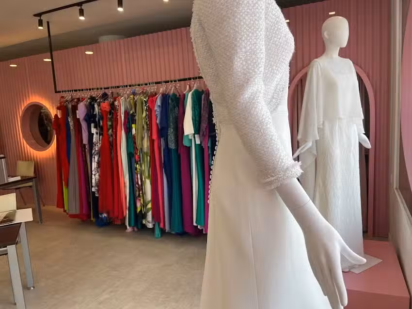 Amanecer Nupcial by Mercedes Canovas Atelier de Novia y Ceremonia