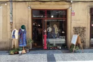 AMARENAK 🪡 Modern traditional Basque Style. Ropa vasca tradicional modernizada. Euskal moda tradizional berritzailea.