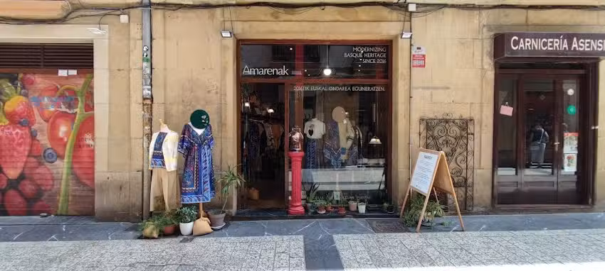 AMARENAK 🪡 Modern traditional Basque Style. Ropa vasca tradicional modernizada. Euskal moda tradizional berritzailea.