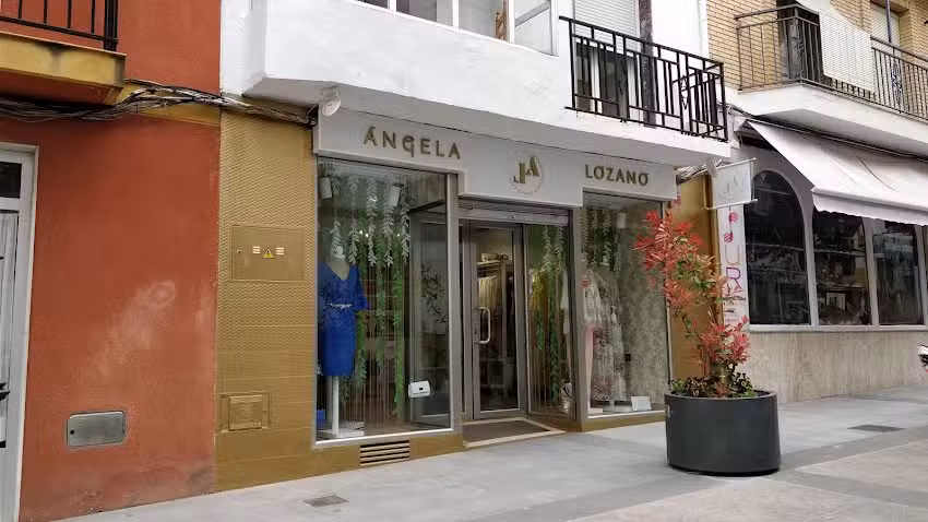 &Aacute;ngela Lozano