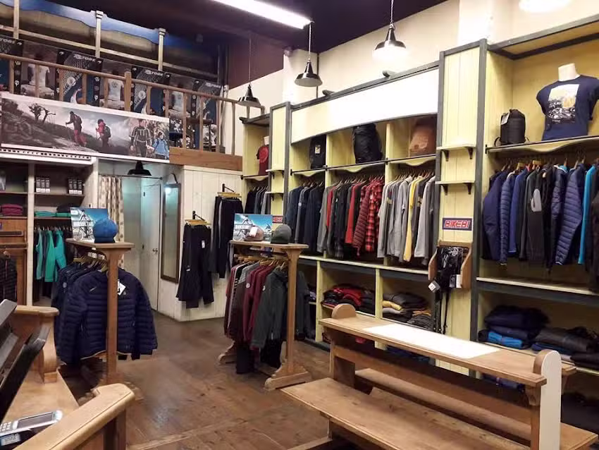 BIKEBI. Tienda de ropa de deportes. Guernica.