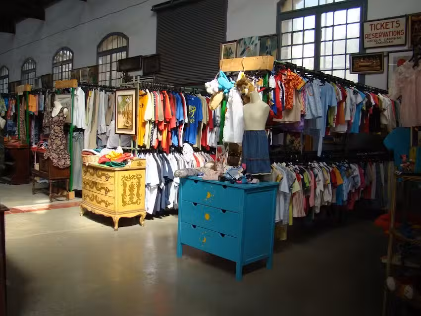 Botiga Solidan&ccedil;a LA NAU