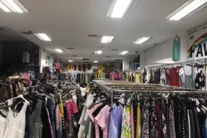 Comercial Haitian Venta Al Por Mayor y al detalle La Naval 45