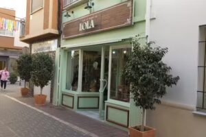 Con el toque de LOLA