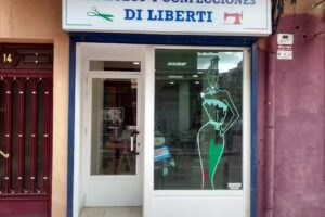 CREACIONES DI LIBERTI / Arreglos de ropa en Getafe / Confecci&oacute;n a medida / Camisetas ARICIA