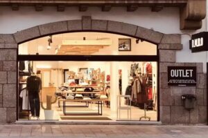 D.M.B.O Outlet Cangas de On&iacute;s