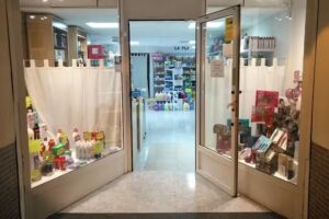 Droguer&iacute;a Perfumer&iacute;a La Plaza