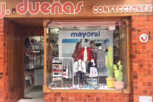 Due&ntilde;as ropa infantil
