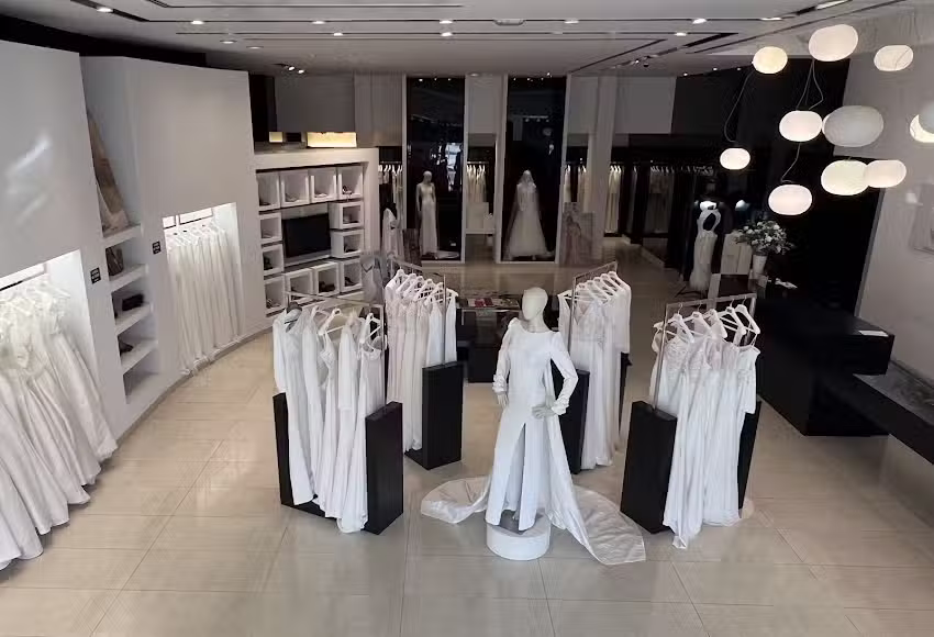 Enlla&ccedil; i Festa &ndash; Vestidos de novia y novio