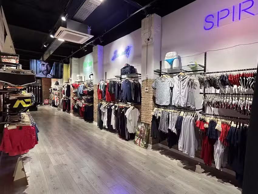 ES Collection / Addicted (Barcelona)