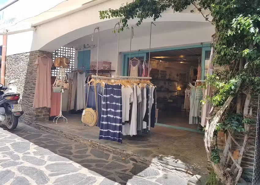 Esblauet Cadaqu&eacute;s