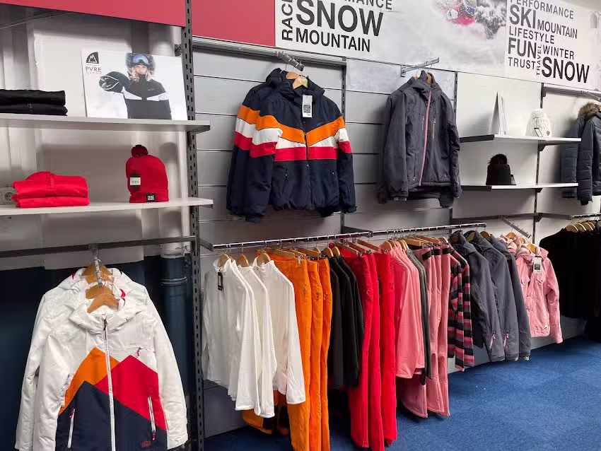 ESQU&Iacute; OUTLET MONTA&Ntilde;A