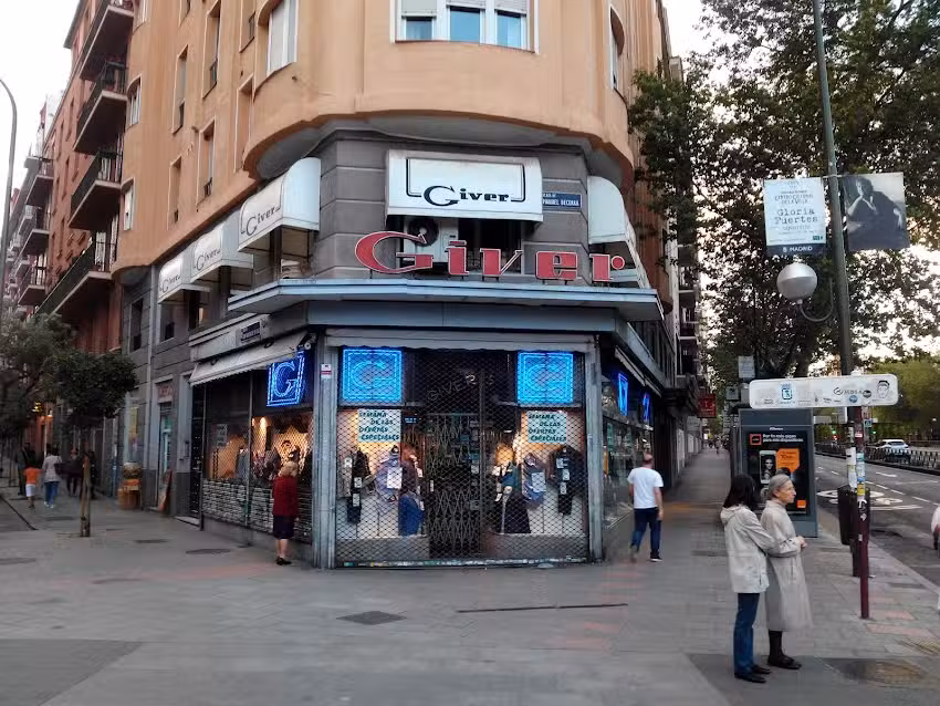 Giver OUTLET moda hombre y mujer