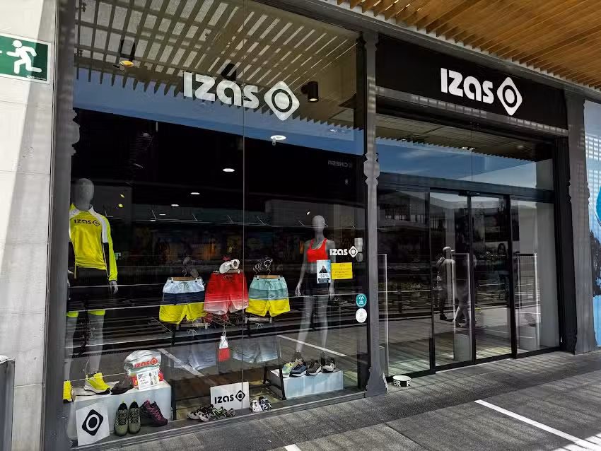 Izas Outdoor &ndash; Puerto Venecia