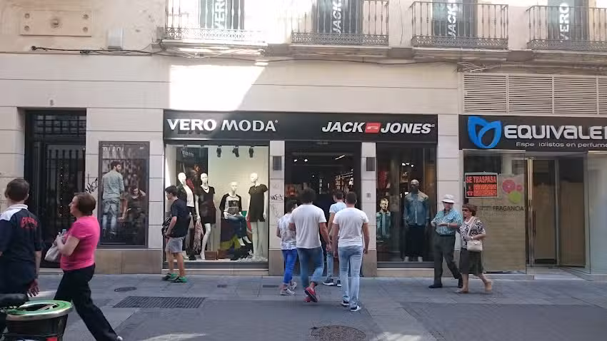 JACK & JONES
