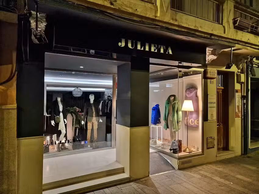 Julieta by Julia V&aacute;zquez