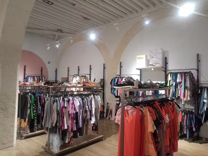 KOOPERA STORE con Moda re- ALMER&Iacute;A