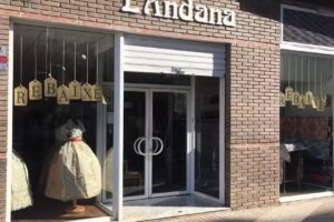 L’andana Indumentaria Valenciana – Alquiler y venta de trajes de fallera y huertana.