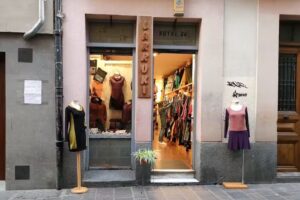 LARRUKI ROPA Y COMPLEMENTOS