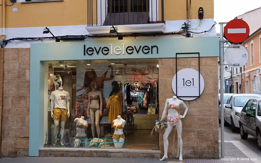 LevelEleven D&eacute;nia (Tienda de Ropa Interior, Pijamas, Lenceria, Ba&ntilde;adores)