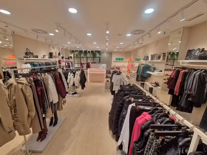 Lola Casademunt Designer Outlet M&aacute;laga