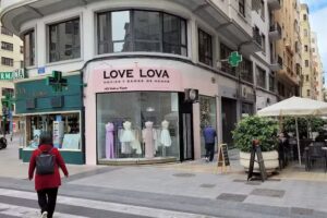 LOVE LOVA | Vestidos de Graduaci&oacute;n e Invitadas de Boda