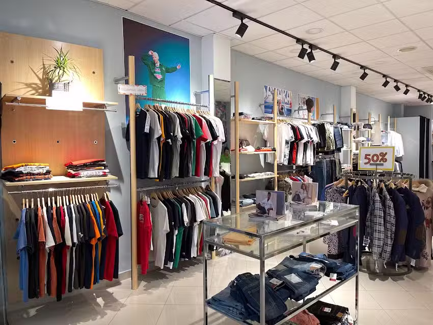 LR UNITED FAMILY STORE