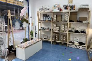 MALUTAK calzado barefoot y moda sostenible/ barefoot oinetakoak eta haurrentzako moda jasangarria