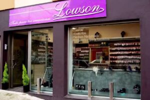 Martina Lowson , Creaciones de tocados