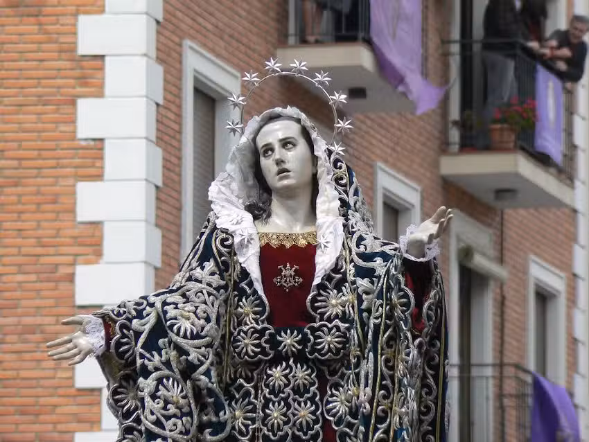 Mart&iacute;nez y Cervantes Trajes Regionales