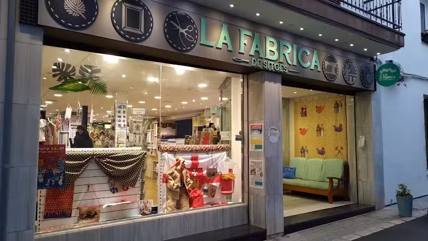 Merceria LA FABRICA DE SITGES | Telas patchwork, lanas, hilos, artesan&iacute;a, camisetas personalizadas, tapicer&iacute;a