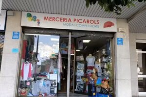 Merceria Llenceria Picarols, Roba i Complements