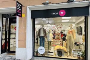 Moda re- Viladomat &ndash; Fundaci&oacute; Formaci&oacute; i Treball