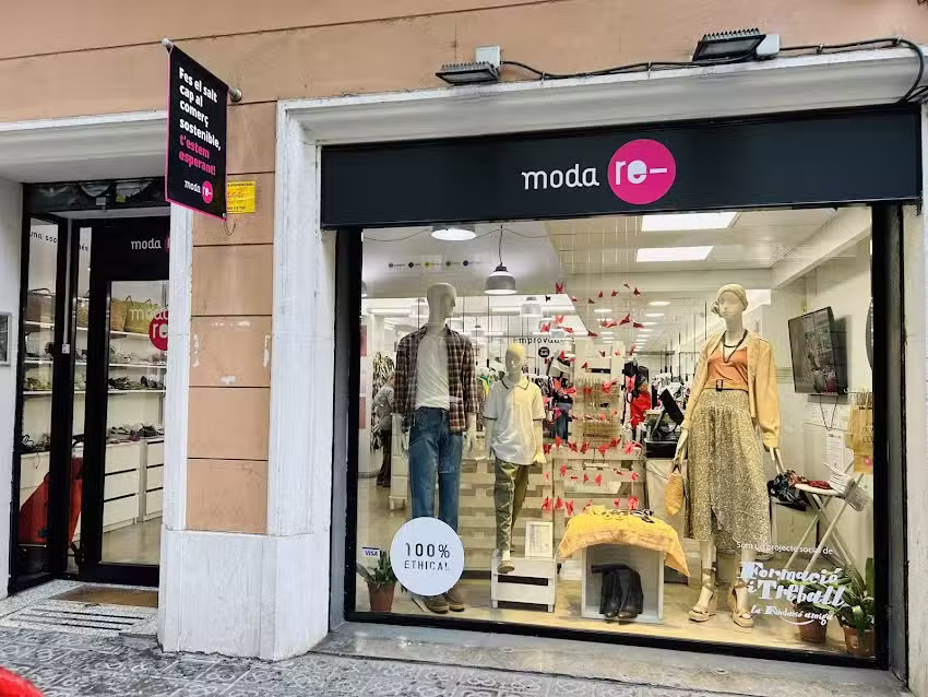 Moda re- Viladomat &ndash; Fundaci&oacute; Formaci&oacute; i Treball