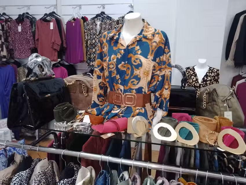 MODAS Y COMPLEMENTOS LA RUBIA