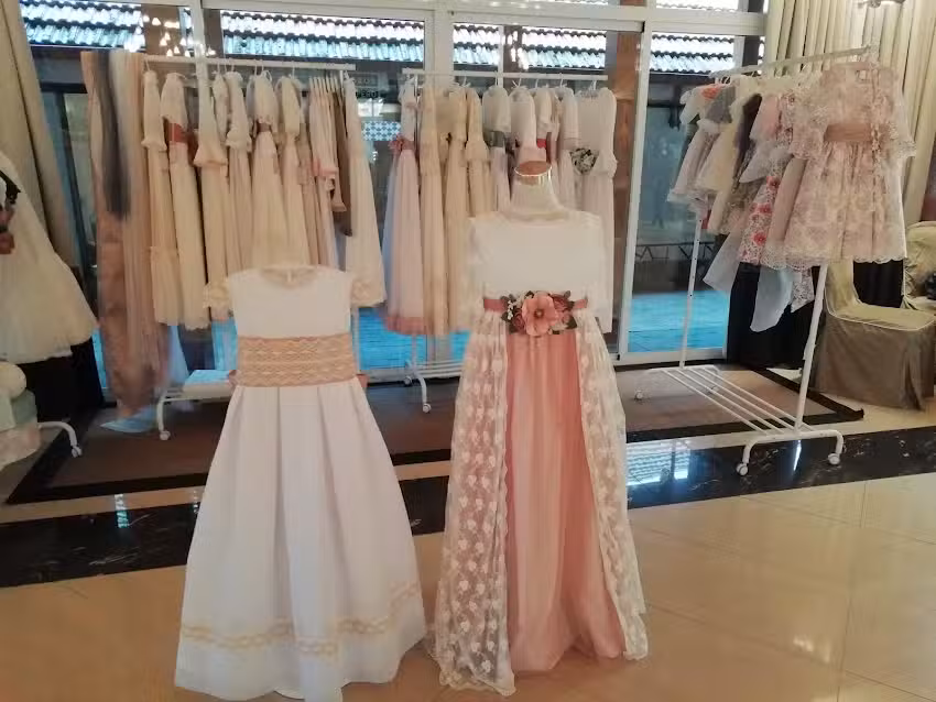 Mo&ntilde;inas vestidos de comuni&oacute;n y ceremonia