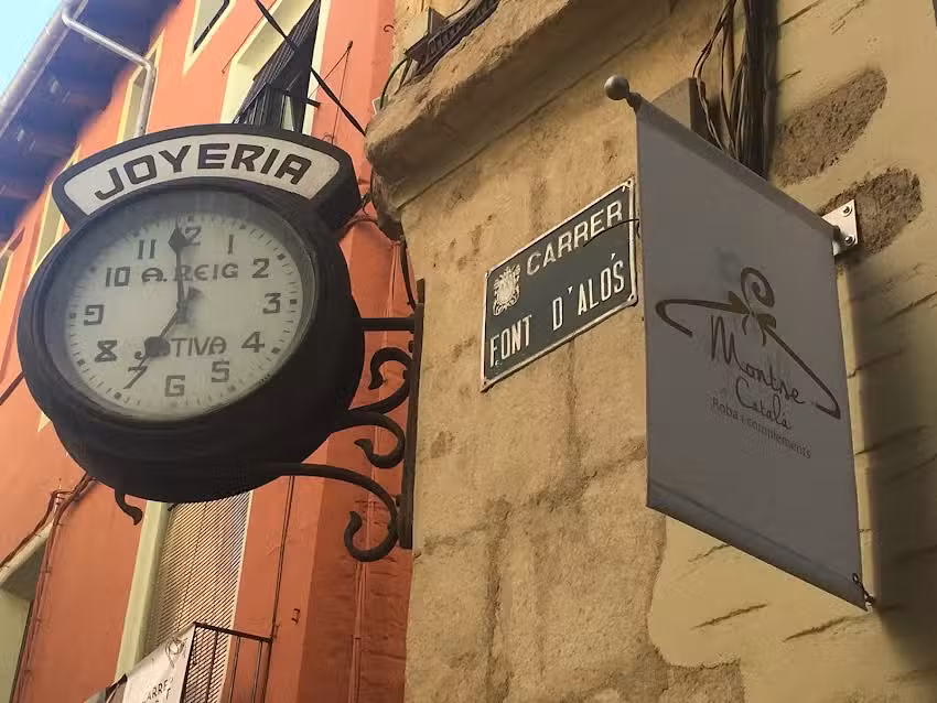 Montse Catal&aacute; Roba i Complements