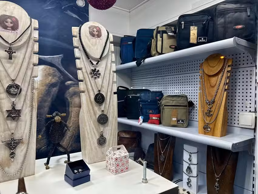 Nelly d&rsquo;Lourdes Joyas