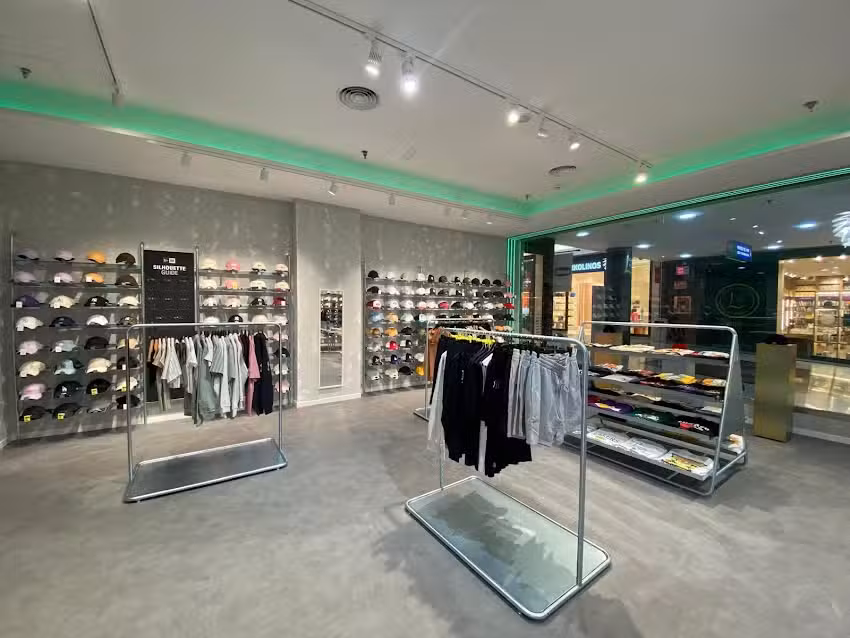 New Era &ndash; La Ca&ntilde;ada Shopping