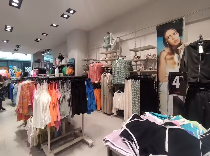 NewYorker CC Nevada Shopping