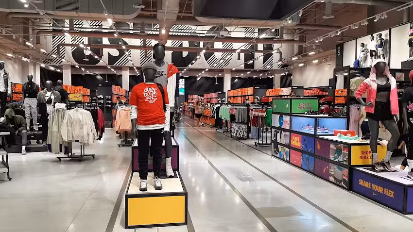 Nike Store La Roca