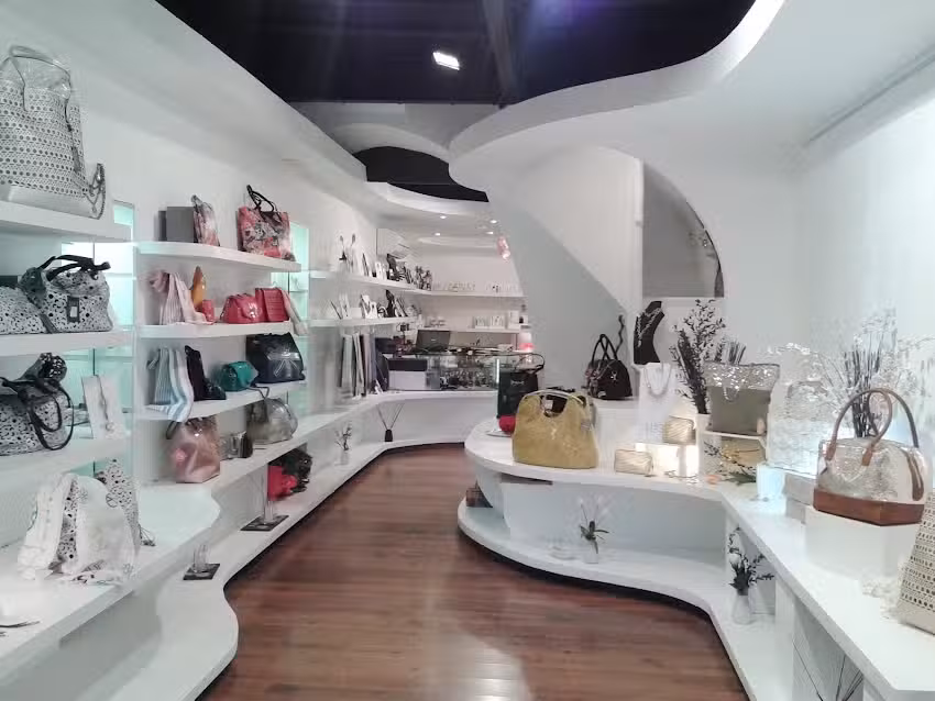 Omblanc &ndash; Bolsos, Ropa y Complementos