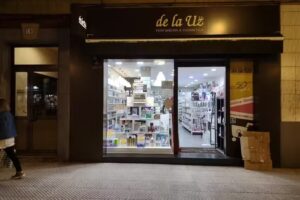 Perfumer&iacute;as de la Uz &ndash; C. Berm&uacute;dez de Castro, Oviedo &ndash;